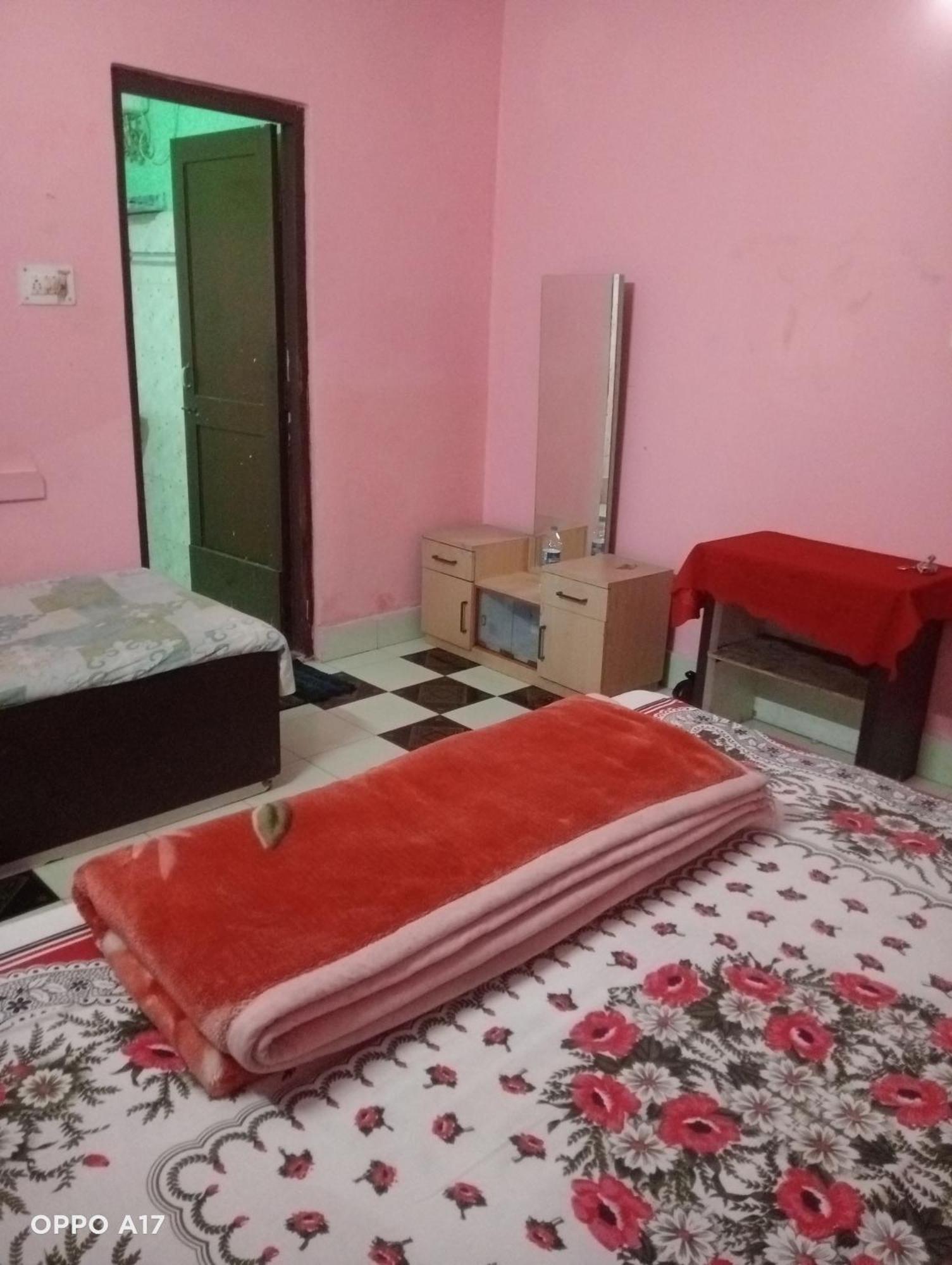 Swaroop Ashray Homestay Сіліґурі Номер фото