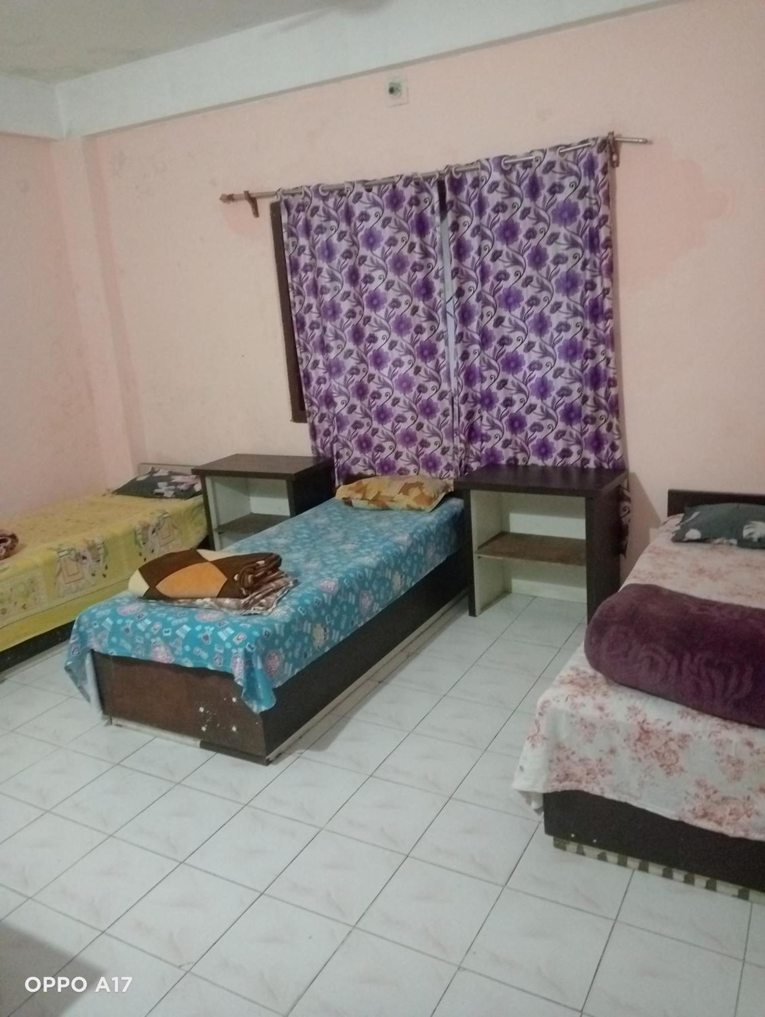 Swaroop Ashray Homestay Сіліґурі Номер фото