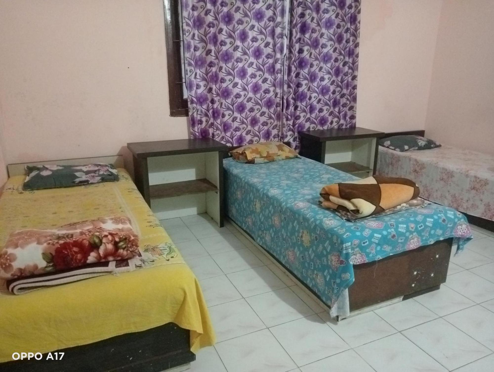 Swaroop Ashray Homestay Сіліґурі Номер фото