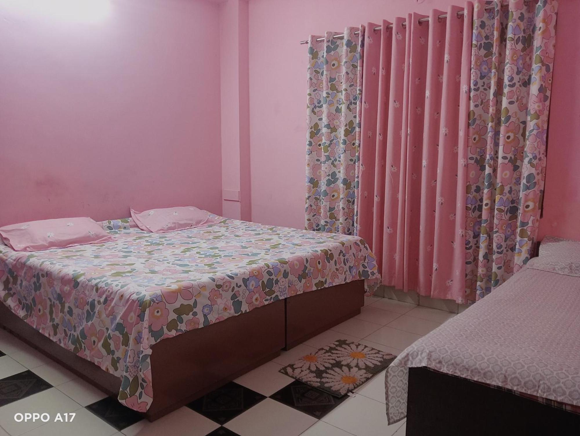 Swaroop Ashray Homestay Сіліґурі Номер фото